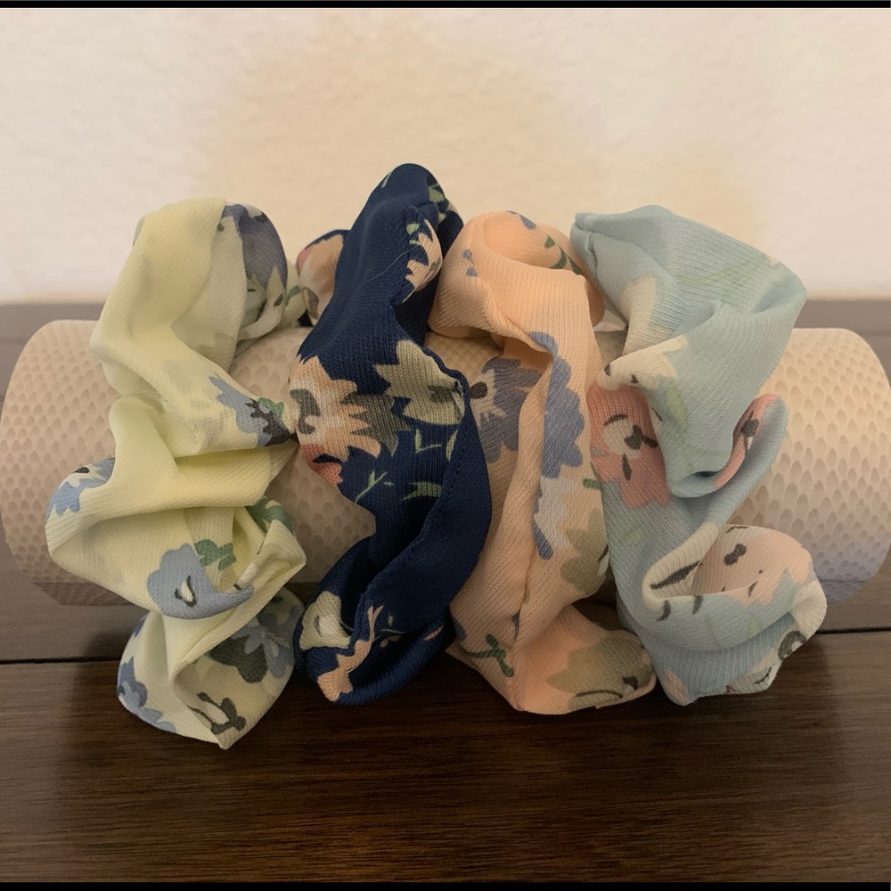 🌼Set of 4 Flower Print Hair Scrunchies